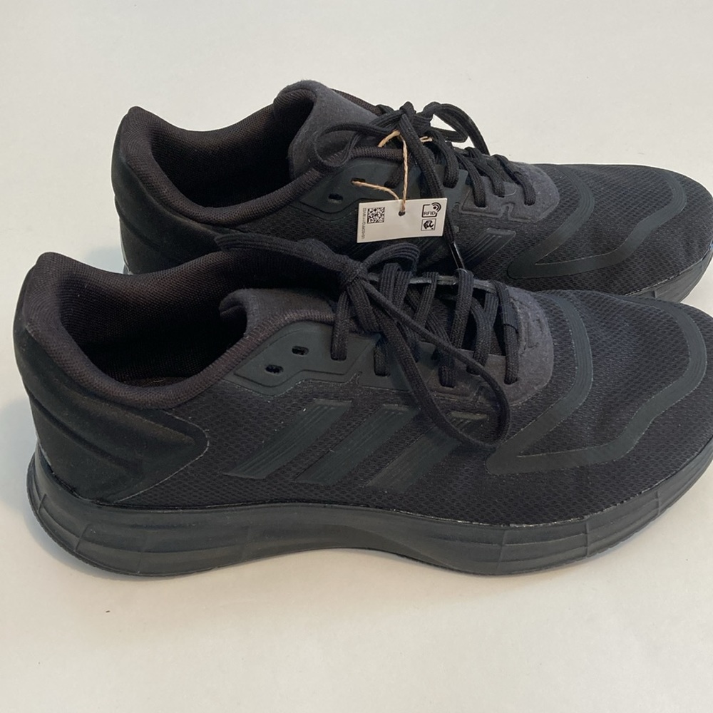 Adidas NWOT/ Mens running shoe 9 1/2 US